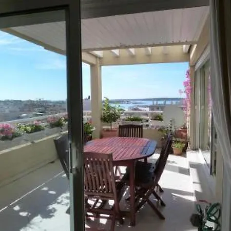 Sleeps 6 Air Con Wifi Appartement Cannes